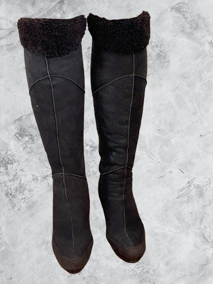 Ugg Scarpe da donna: Bottes UGG Taille 37 En peau de mouton – Nuovo (secondo la descrizione) da Genève venduto da TradeCH 1