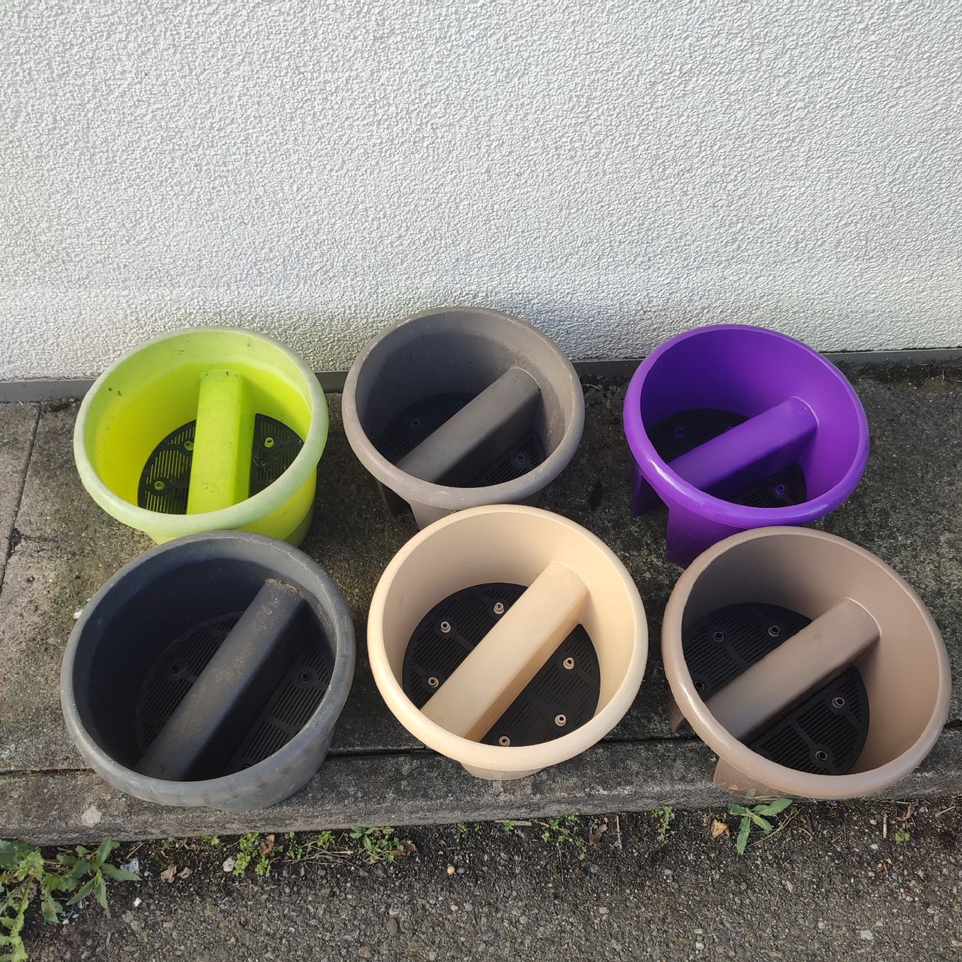 Blumentöpfe: 6x Blumentopf für Balkongeländer – Gebraucht aus Niederglatt ZH von choconoisettes