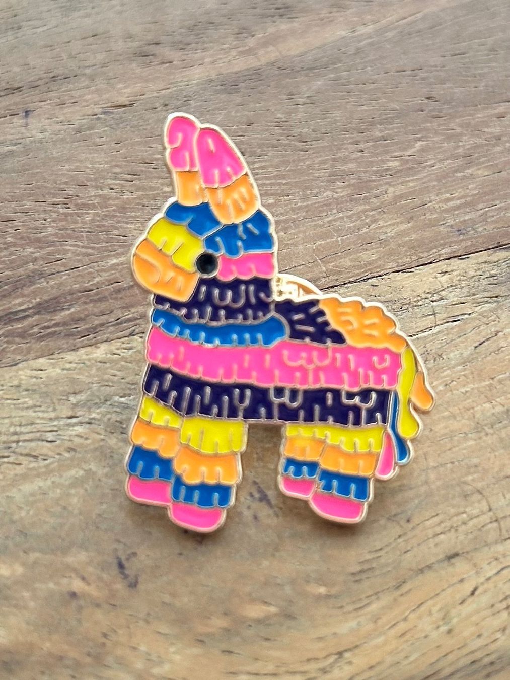 Plaquettes & Badges: Pin  Lama Pinata – Neuf avec emballage d'origine à Geneve par vane267