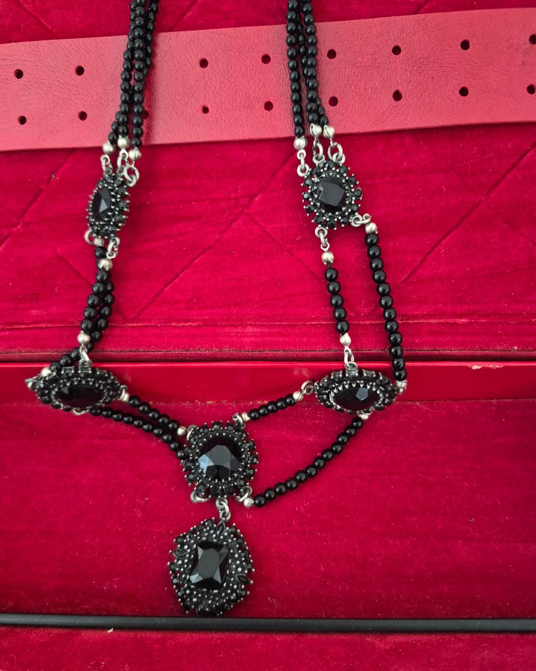 Catenine: Coffret a bijoux +1 collier – Usato da Bern venduto da dasgesuchtobjekt