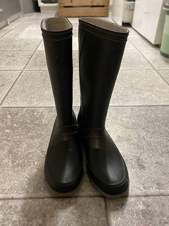 Chaussures garçon: Gummistiefel Kind Grösse 35 – D'occasion à Ittigen par mar_9fd6 2