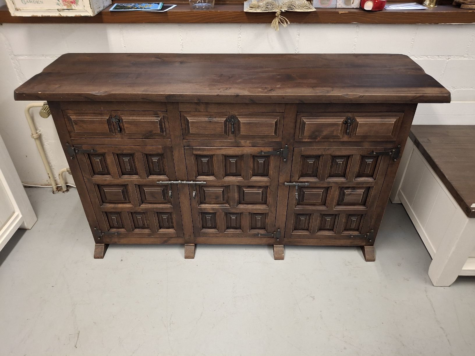 Kommoden: Schöne Spanische Anrichte / Sideboard / Kommode – Gebraucht aus Fislisbach von