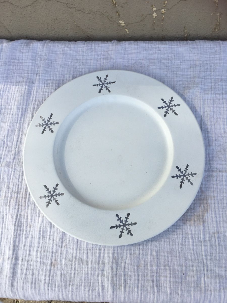 Alle Dekorationen: Teller mit Schneeflockenmuster durchmesser 33 cm  – Gebraucht aus Bärschwil von Ranron1970