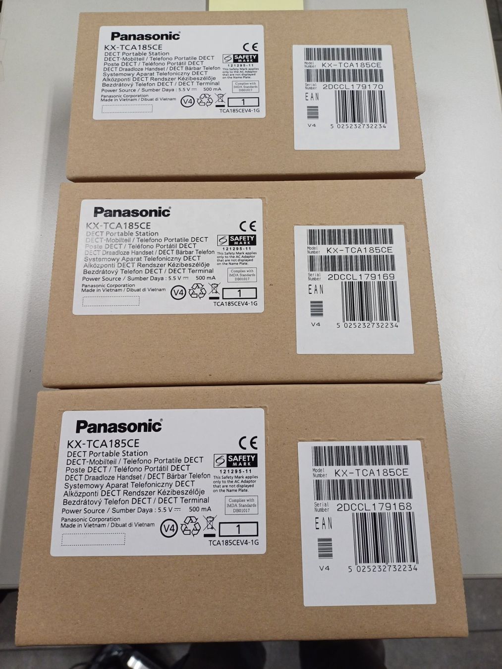 Panasonic Telefoni: 3 Stk. Panasonic KX-TCA185CE – Nuovo e nell'imballaggio originale da Richenthal venduto da wer_7mvw 1