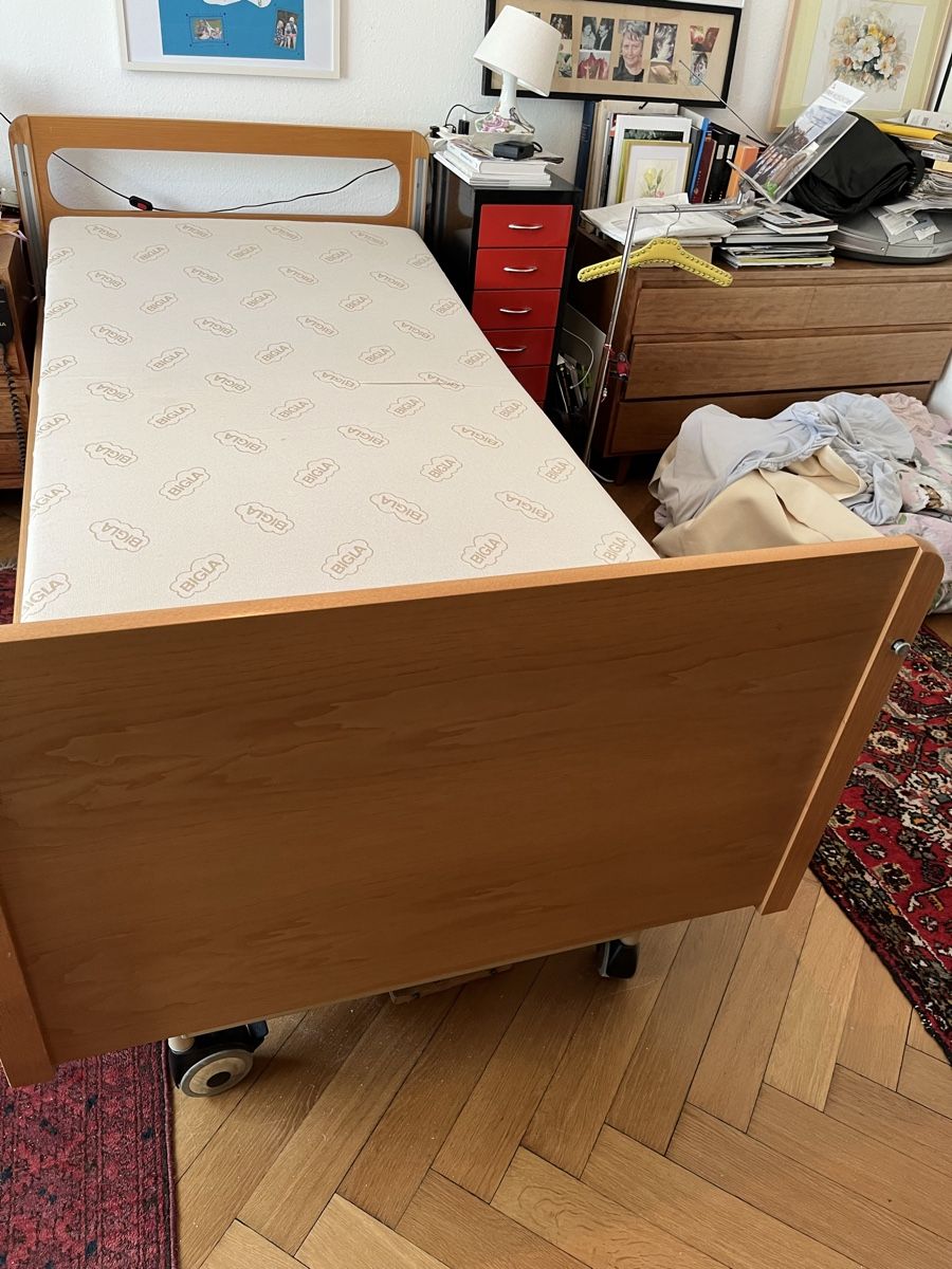 Letti: Bigla adjustable bed with mattress, good condition! – Usato da Ittigen venduto da Rush2112 2