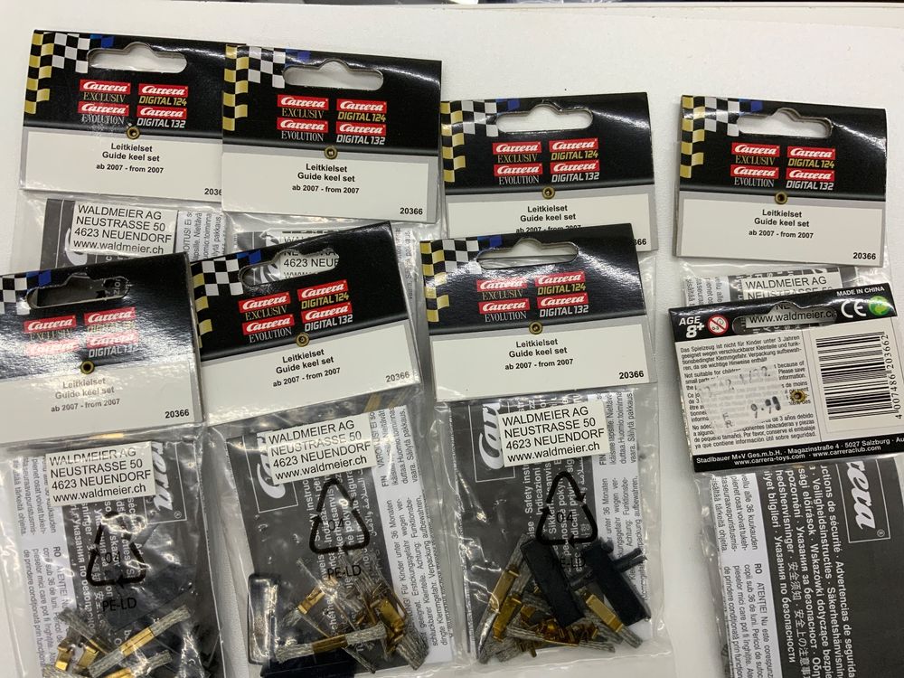 Ensemble De 24 Supports Pour Circuit Carrera Evolution/Numérique 132/124 - Couleur Noir, Référence 79554