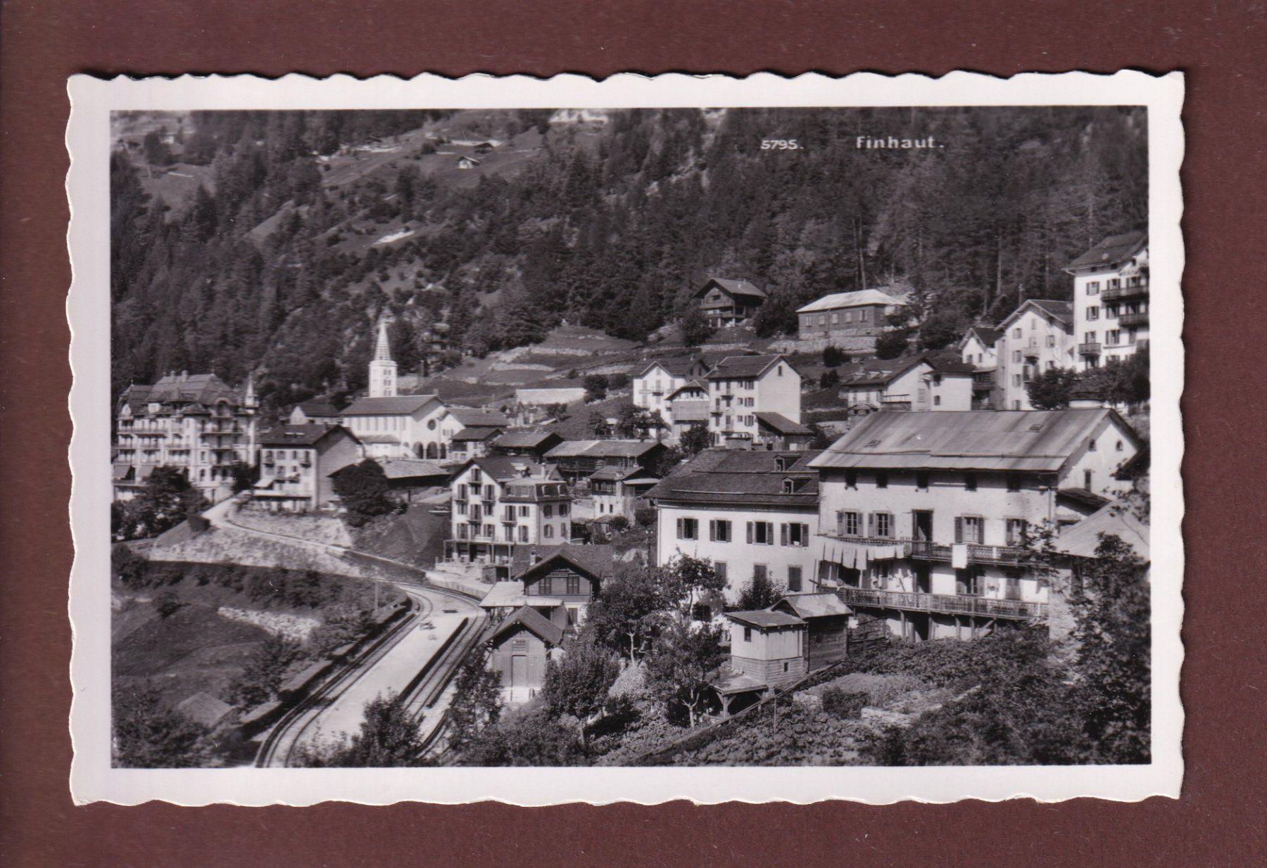 Cartoline postali: FINHAUT - Partie avec la gare – Usato da Pully venduto da nicecards