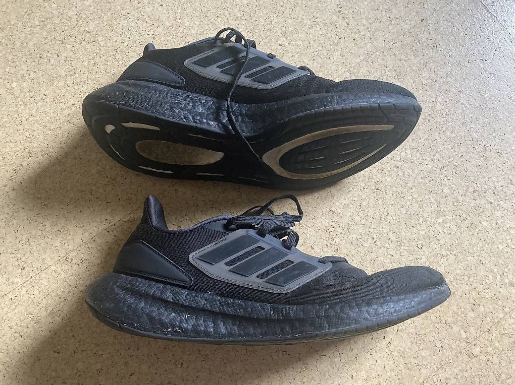 Scarpe da uomo: Adidas Boost schwarz 45.5 – Usato da Zuoz venduto da Janth 1