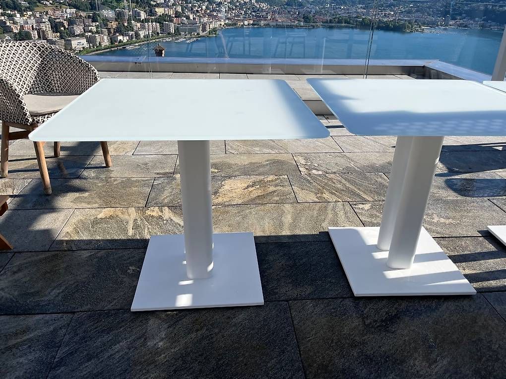 Tische: 3 eleganti tavoli da terrazza bianchi – Gebraucht aus Paradiso von rao_7qm6