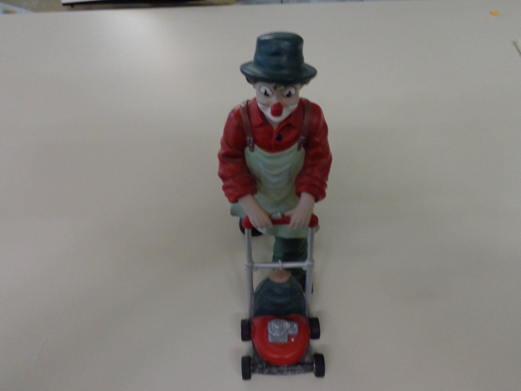 Statuette: Gilde Clown Rasenmäher Hemd rot – Nuovo (secondo la descrizione) da Liestal venduto da Gecko16