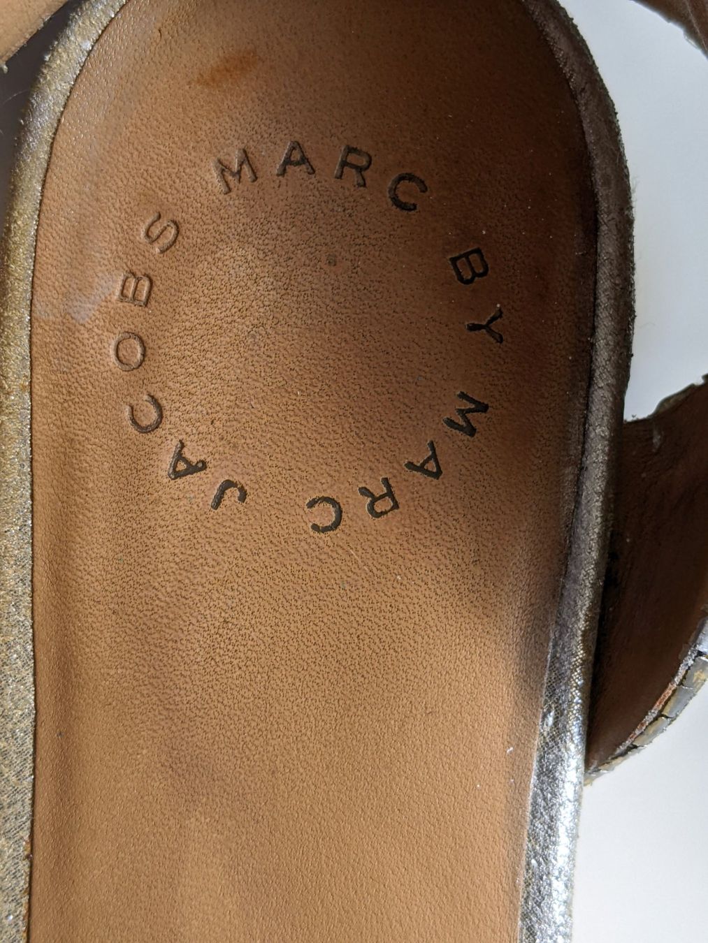 Marc Jacobs Scarpe da donna: MARC by MARC JACOBS : Sandales plates argentées 36 – Usato da Petit-Lancy venduto da lilycerise 4