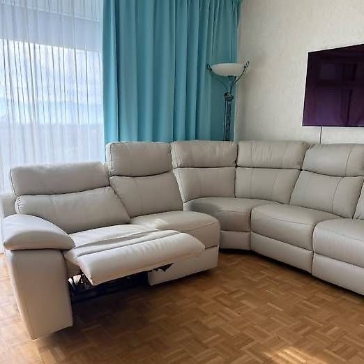 Sofas: Canapé dangle cuir véritable 2 relax électriques comme neuf – Gebraucht aus Meyrin von Delgrosso 2