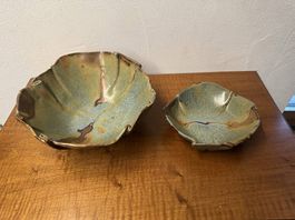 2 coupes en grès modelées à la main