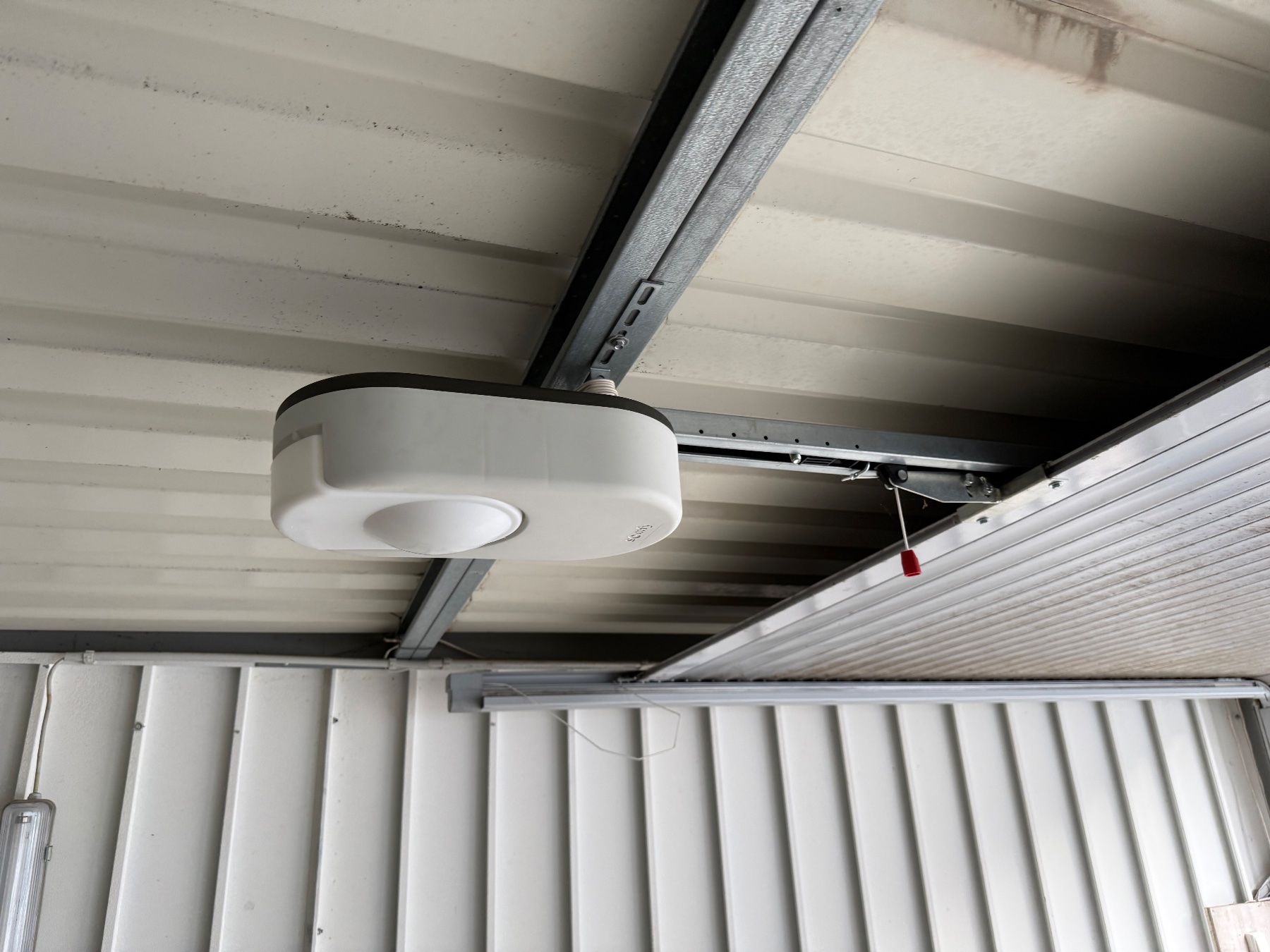 Somfy Altro Materiale elettrico: Doppelgarage aus Stahlelementsystem mit elektrischen Toren – Usato da Rietheim venduto da N_Rohr 6