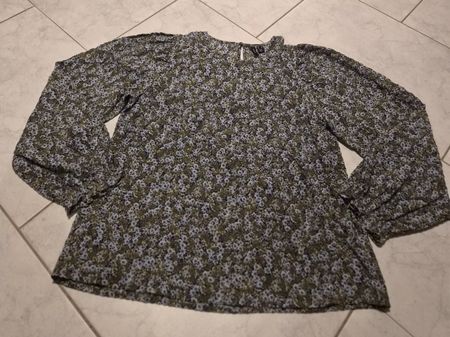 Vero Moda Bluse mit Blumenmuster Grösse M Neuwertig