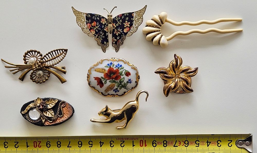 LOT de 4 BELLES PETITES BROCHES ANCIENNES pour BEBE / POUPEE