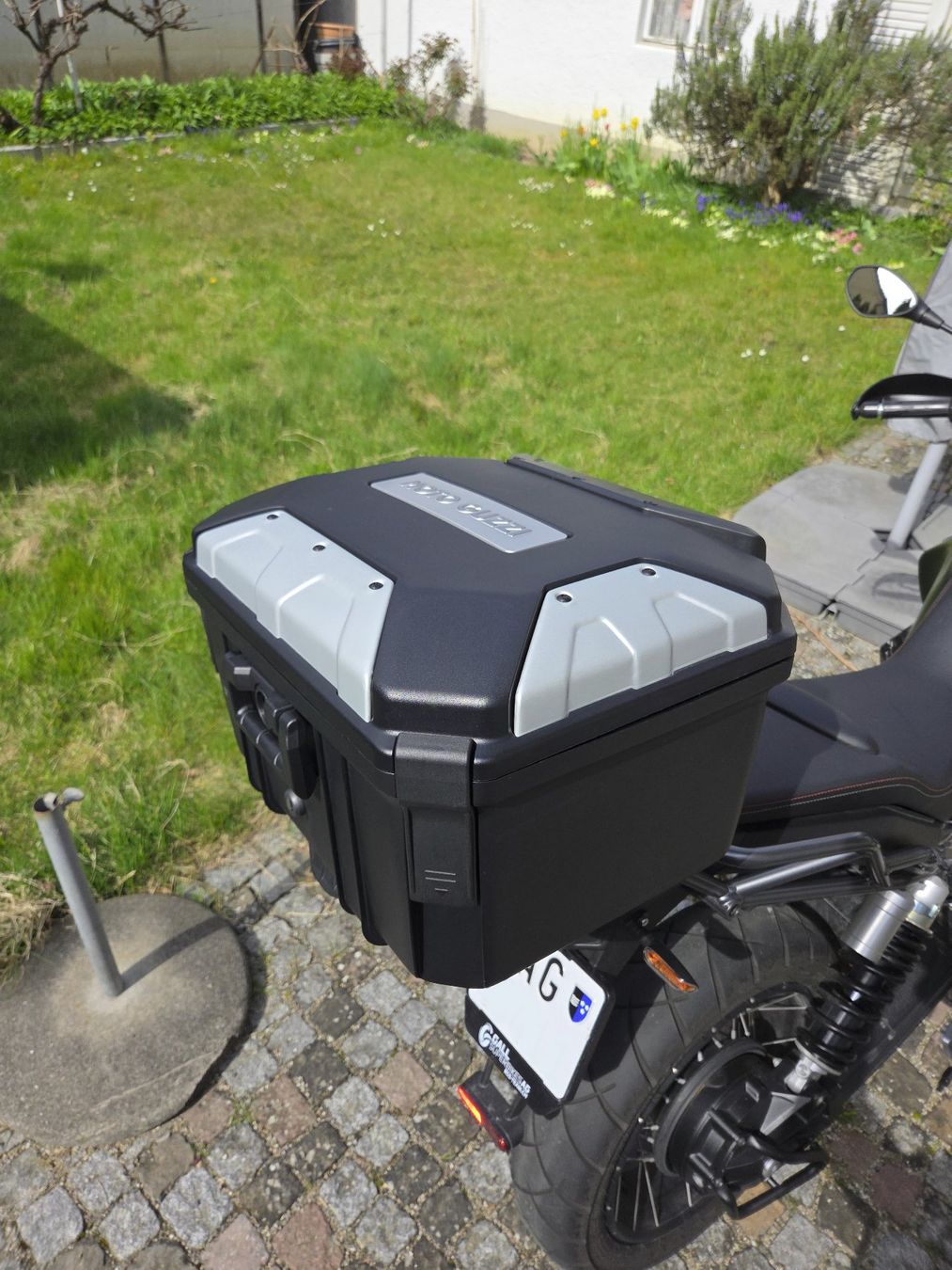 Moto Guzzi Topcase: Moto Guzzi V85 TT Topcase Urban 40L inkl Träger – Gebraucht aus Wettingen von Allmilchigsinn