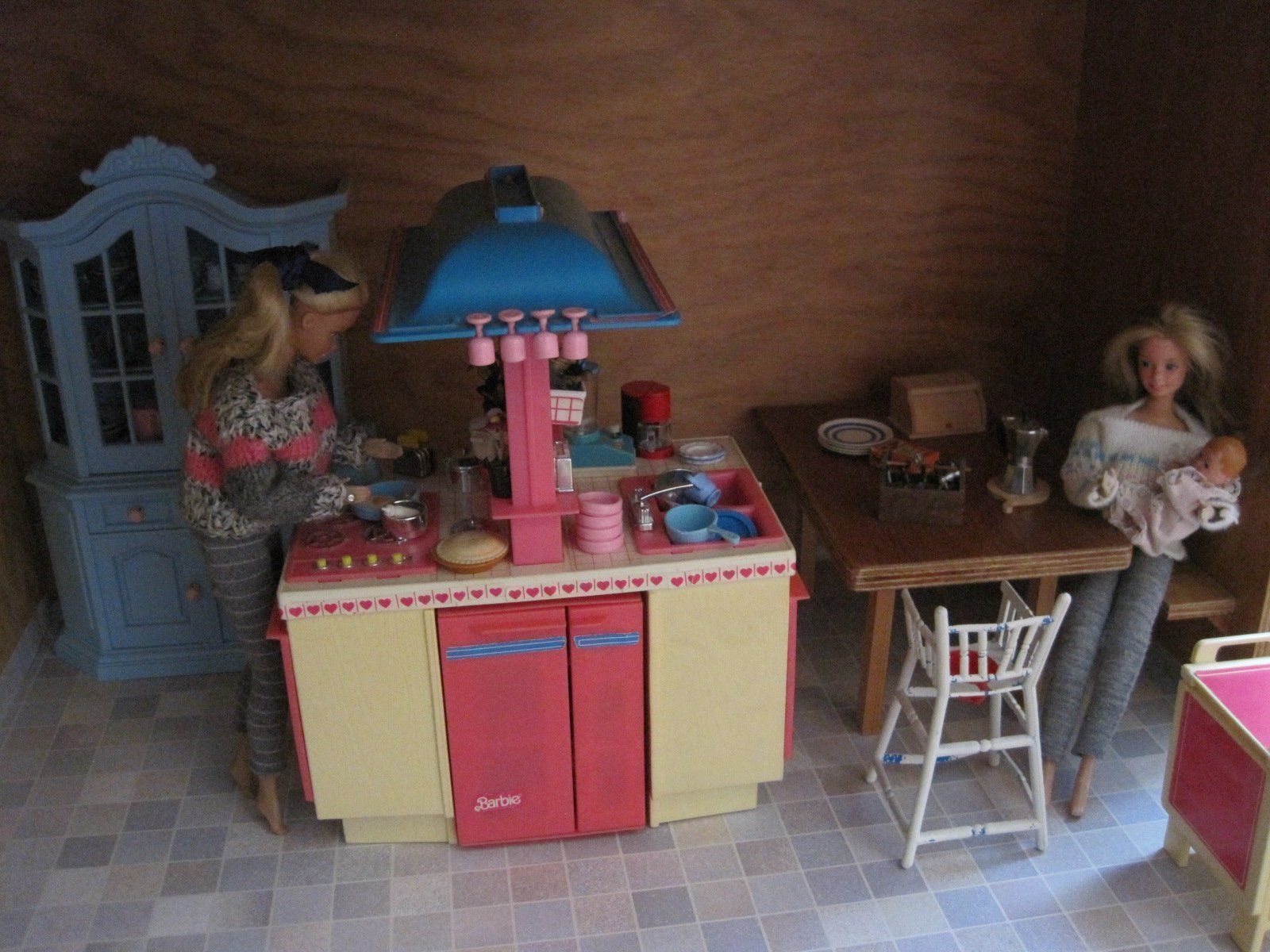 Barbie Puppenhäuser & -möbel: BARBIEHAUS mit 5 Zimmern & Dachterrasse – Gebraucht aus Grub AR von Kafisieb 9