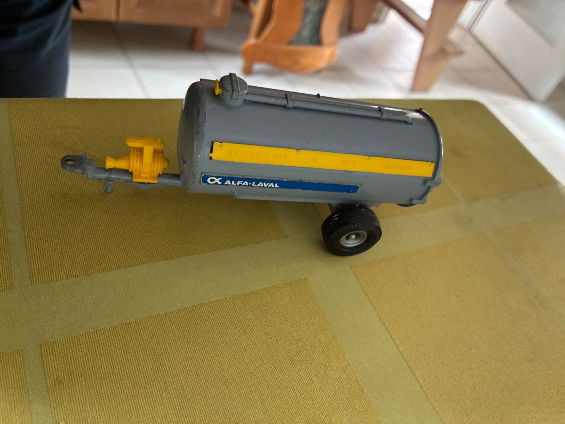 Britains Kit di modellismo & Modellini statici: Britains Güllenfass – Usato da Thayngen venduto da stammsani 1
