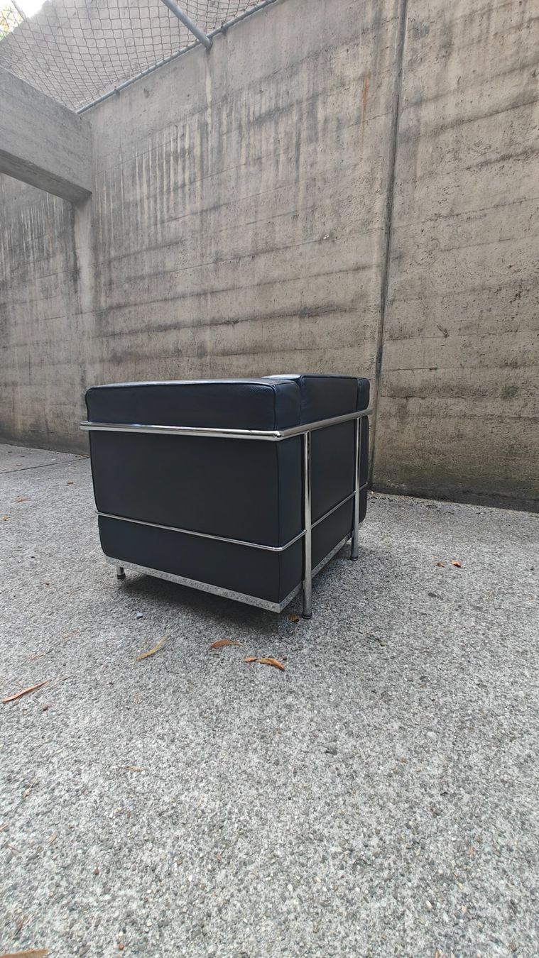 Poltrone: Corbusier LC2  Sessel Replikat Schwarz – Usato da Attikon venduto da VintageSaleTeam 1
