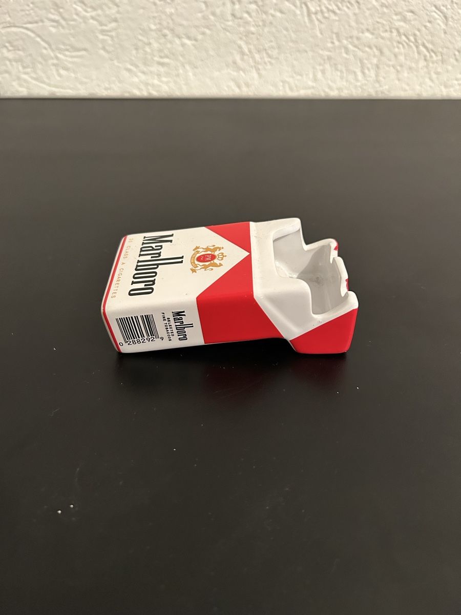 Marlboro Portacenere: Marlboro Rot Aschenbecher – Usato da Schliern b. Köniz venduto da Trebesch 2