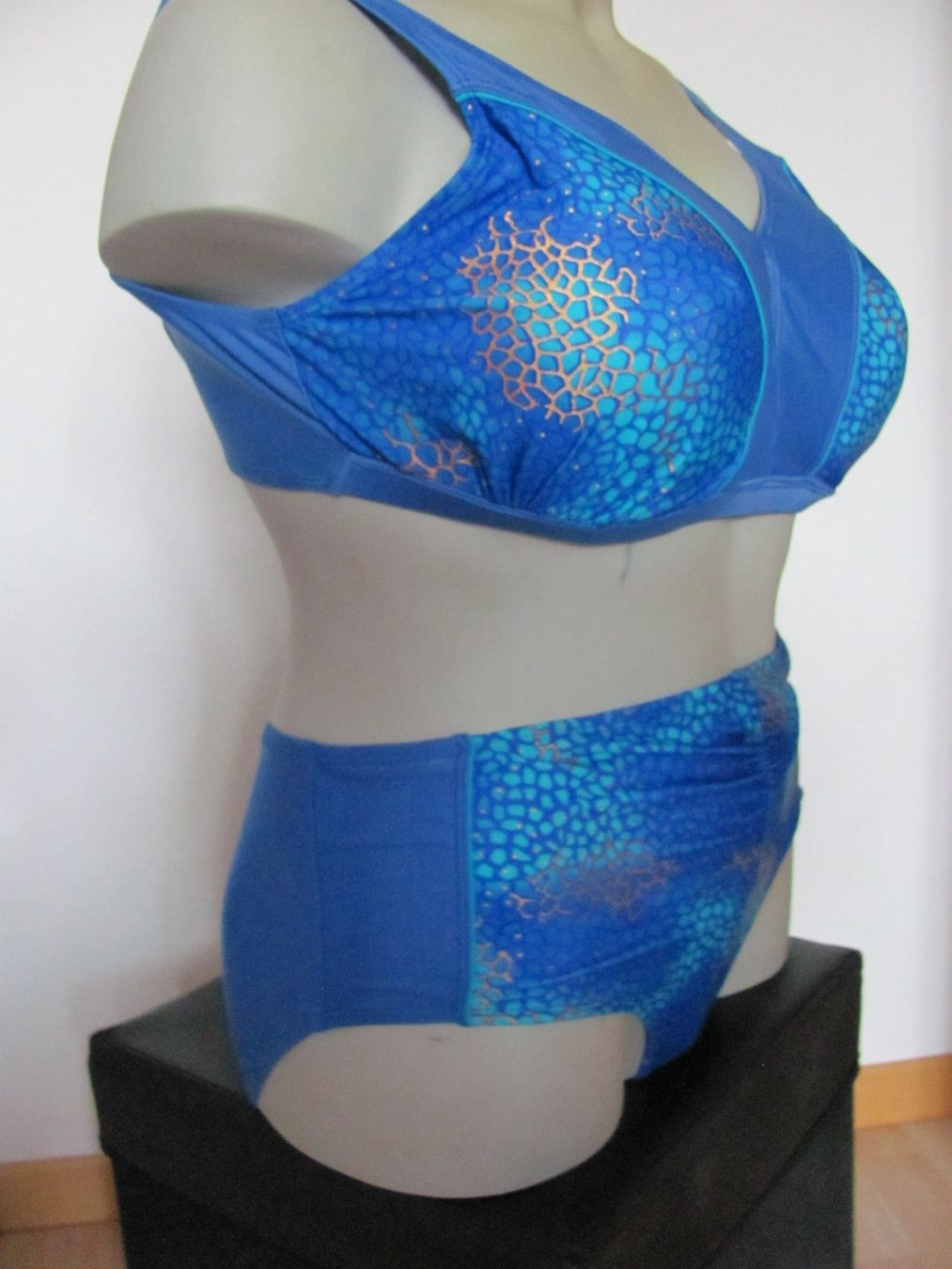 Costumi da bagno & Bikini: Sommer Set: Bikini  blau gemustert, Grösse 46/48, – Usato da Gümligen venduto da Fantapanda 2