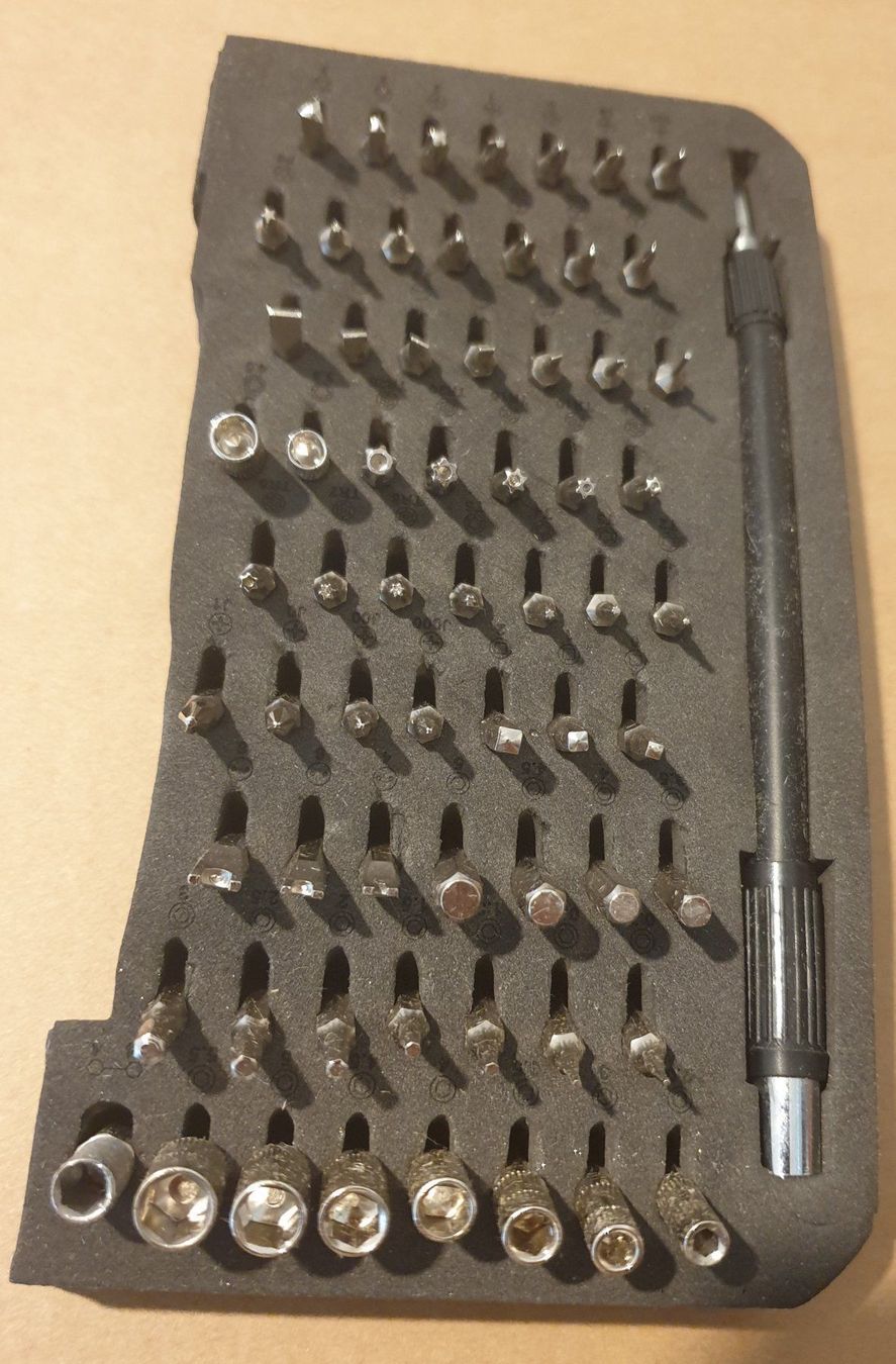 Tous les outils: Schöne Set mit diverse(auch Sicherheits) Bits – Neuf avec emballage d'origine à Horw par Arta20000