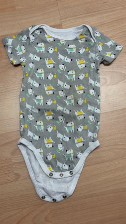 Sommerlicher Baby Body Gr. 74/80 mit Hunde Muster!