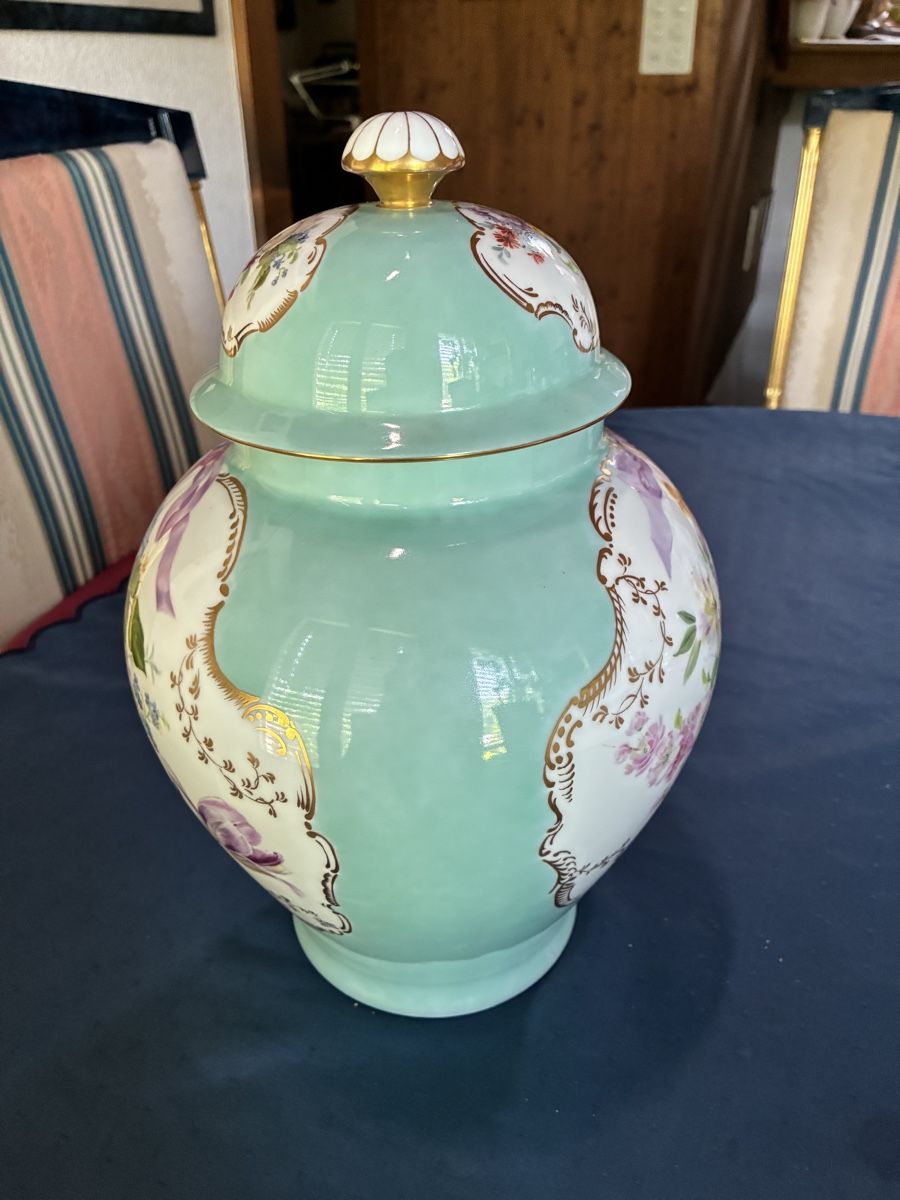 Thomas Vase & Récipients: Antike Deckelvase mit Blumenmalerei  – D'occasion à Dornach par Rosengarten 4
