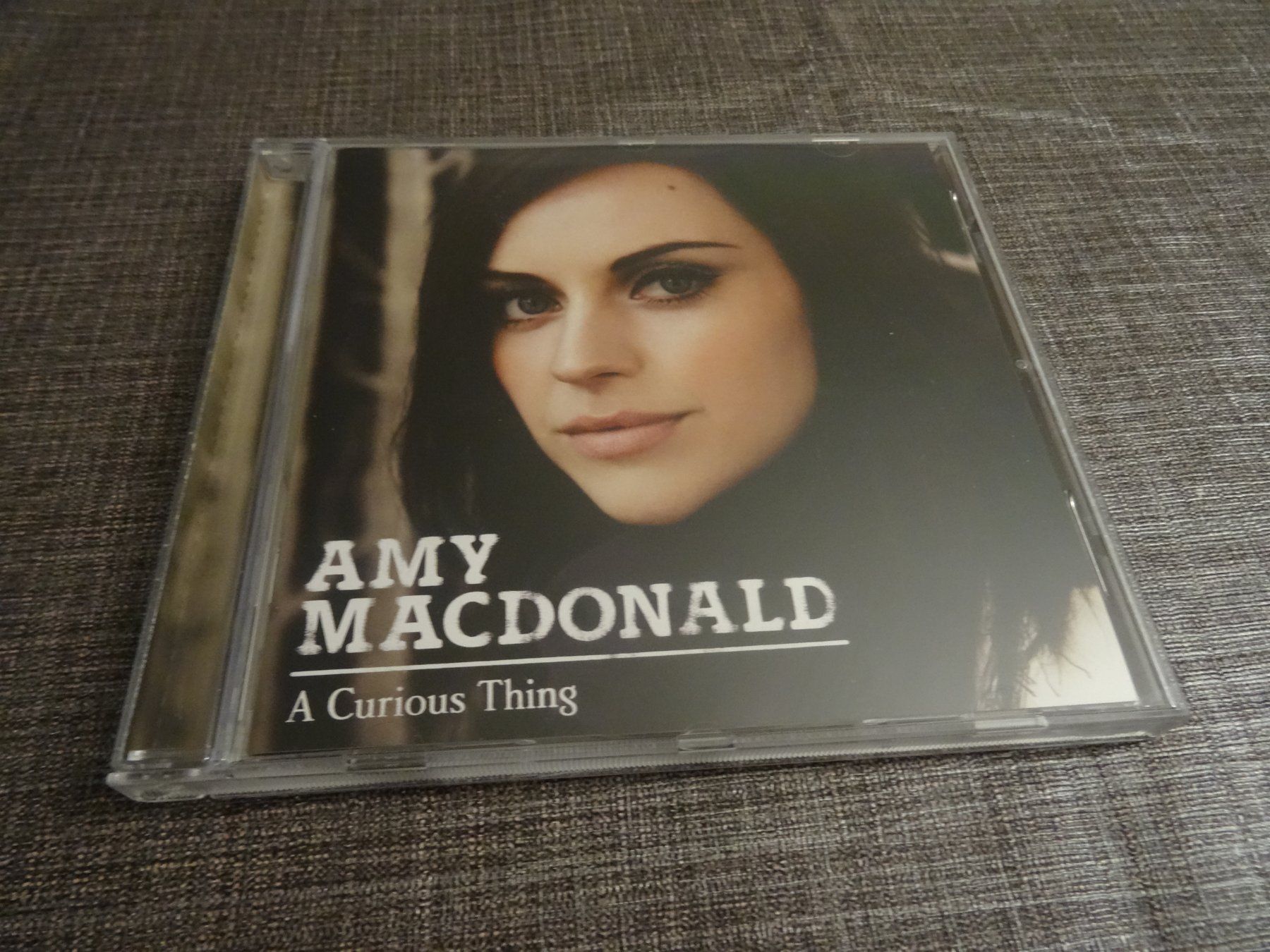 CD: Amy Macdonald - A Curious Thing CD – Usato da Olten venduto da Disc-Ausverkauf