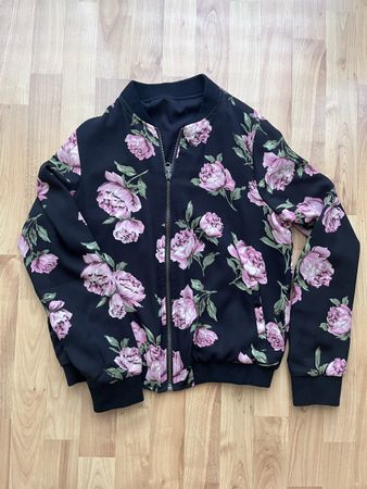 Vero Moda Jacke Blumenmuster Gr. S