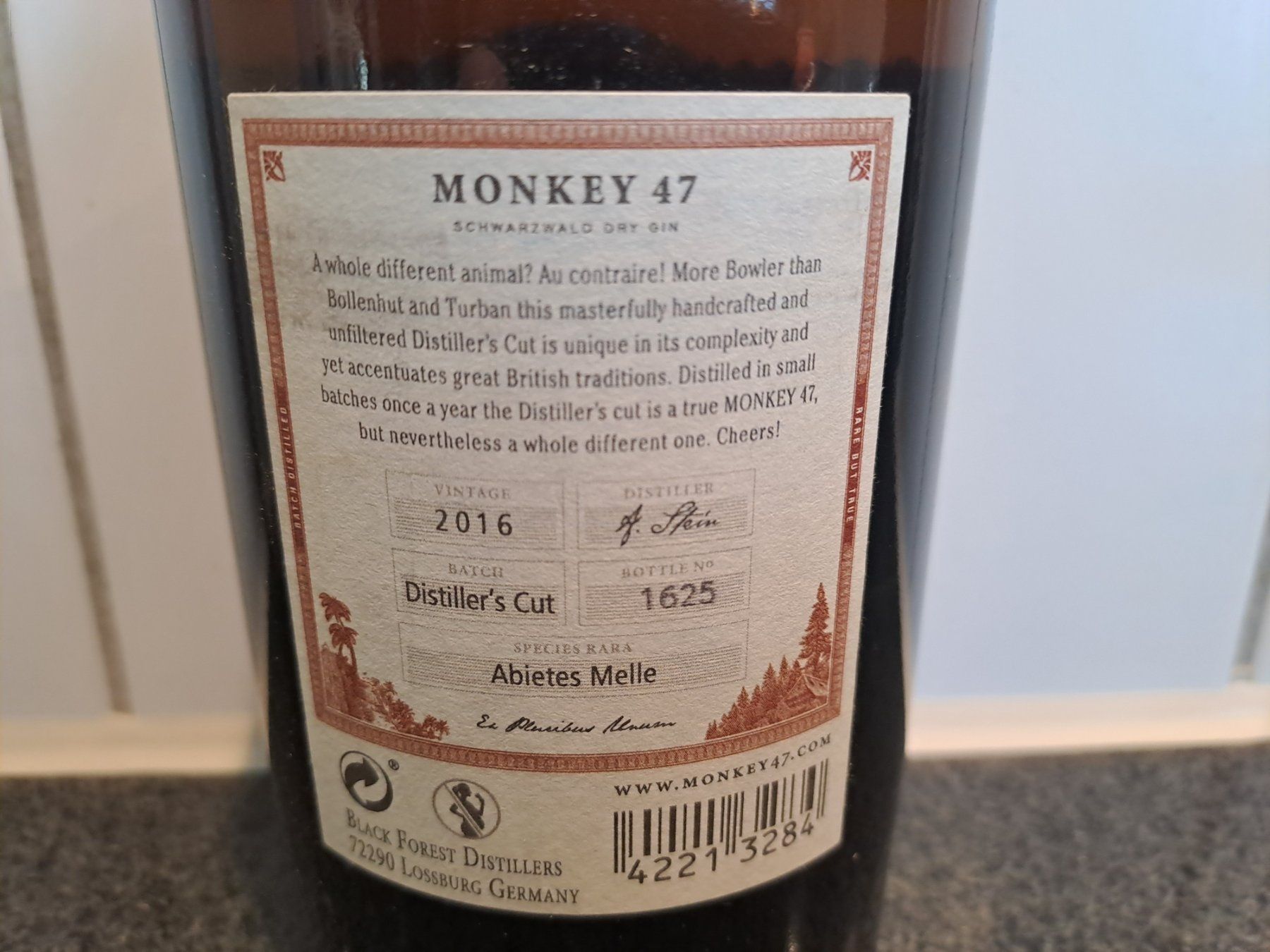 Monkey 47 Spirituosen: Monkey 47 Gin Distiller's Cut 2016 mit Goldring und Box – Neu und originalverpackt aus Elsau von Kellerraeumung 3