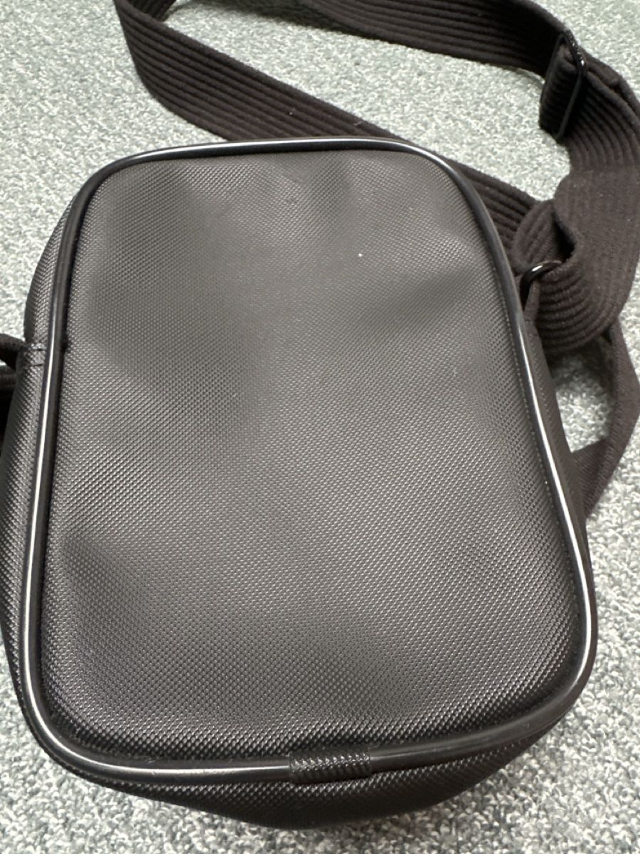 Lacoste Sacs: Umhängetasche Lacoste schwarz  – D'occasion à Baltschieder par YmroBe 2
