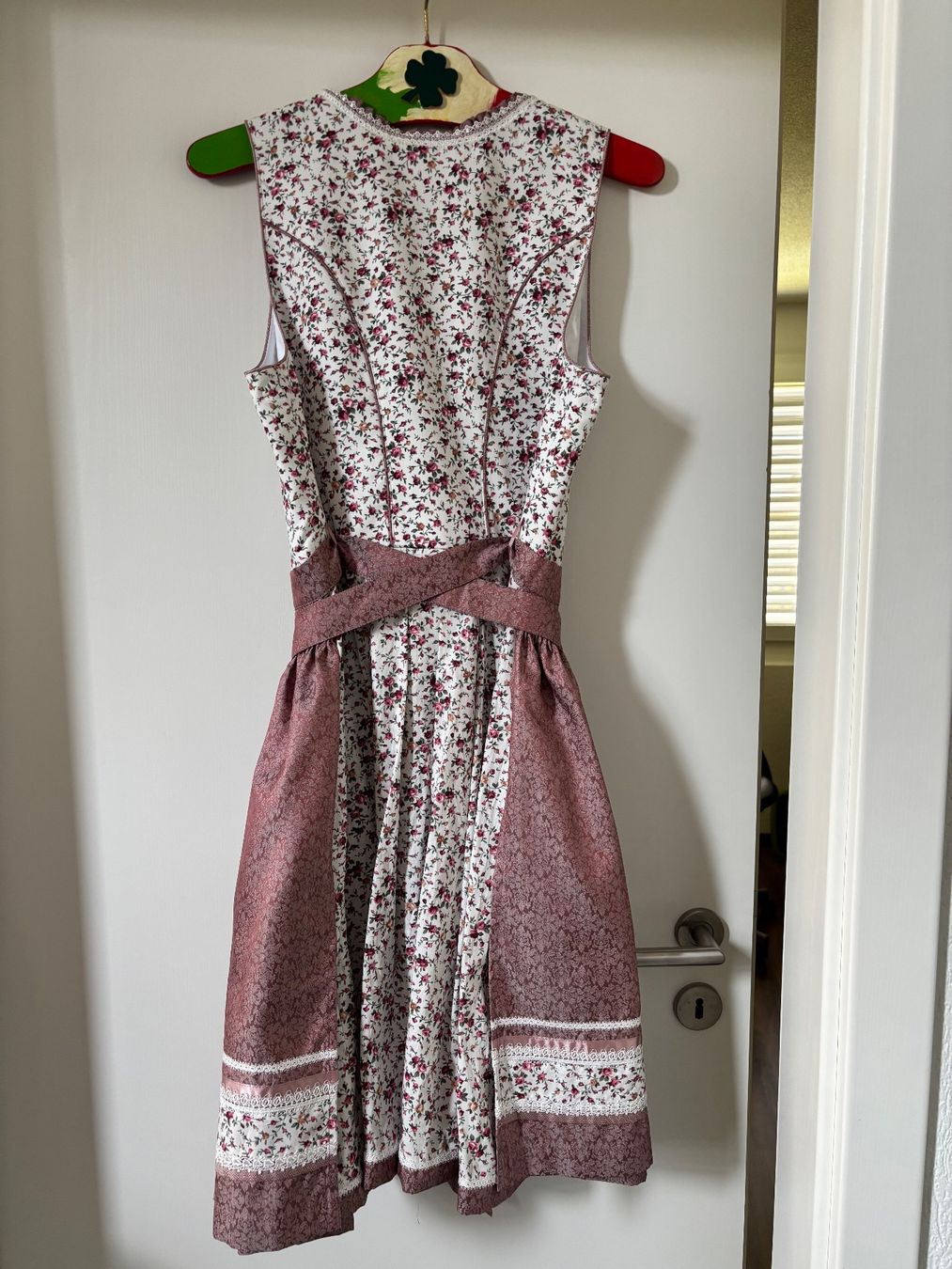 Krüger Vestiti: Dirndl Krüger Madl Gr.42 - Neu - 60 cm – Nuovo (secondo la descrizione) da Pfäffikon ZH venduto da Juckerli 1