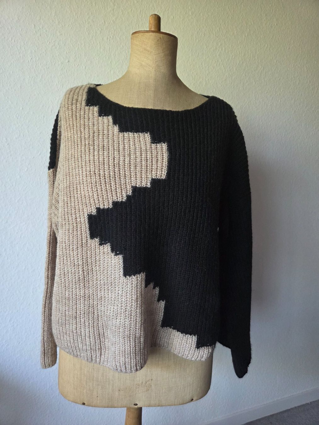 Vila Maglioni & Felpe: Vila Pullover zweifarbig schwarz beige – Usato da Zürich venduto da Stephs13