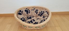Katzenkorb mit neuem Kissen
