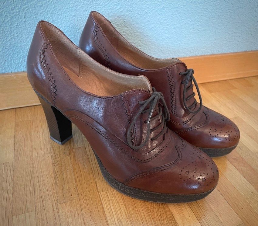 Bagatt Chaussures femmes: Leder Schnürpumps der Marke Bagatt Gr. 39 – D'occasion à Buchs ZH par Sbono