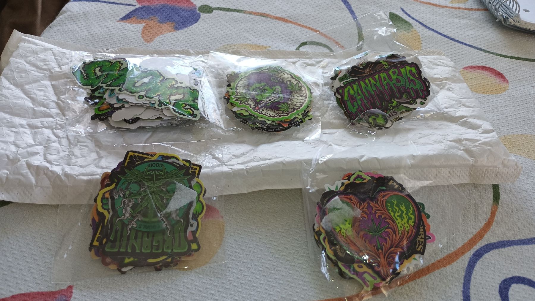 Sticker: 5 Paeckchen Cannabis Abziehbilder – Nuovo e nell'imballaggio originale da Zürich venduto da Mitzi6