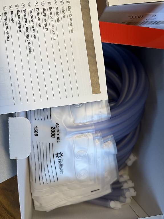 Kleiderpakete: Mediset und Hollister – Gebraucht aus Gümligen von hei_bm89