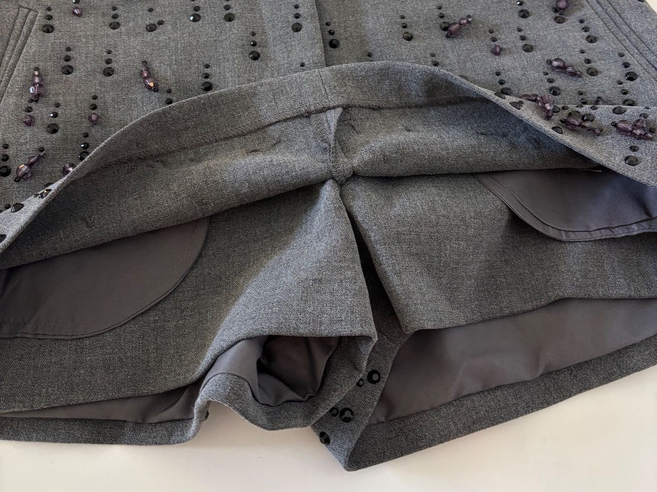 H&M Röcke: H&M Edition Skort grau mit Perlenbesatz – Neu (gemäss Beschreibung) aus Arbon von laf_znb9 4
