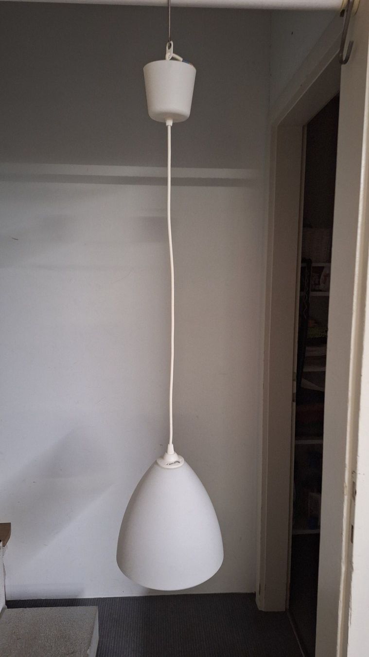 Lampen: Hängelampe Glas weiss matt – Gebraucht aus Arlesheim von shopradl