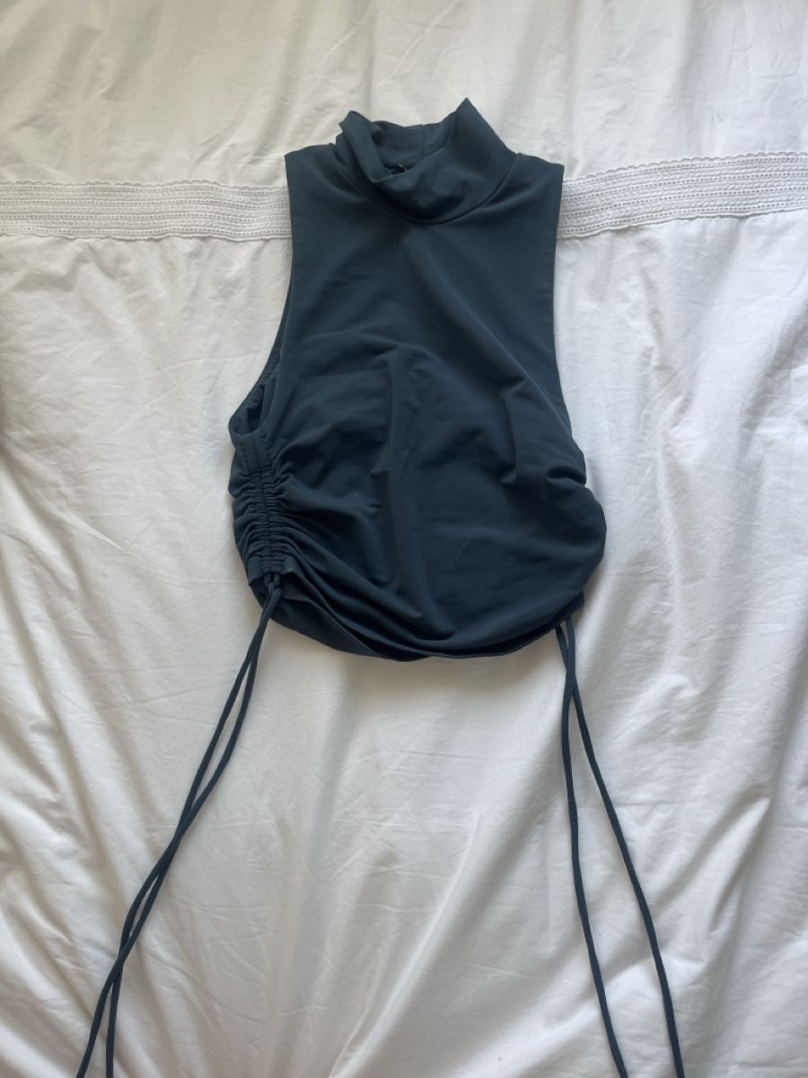 Zara Tops: Zara Turtleneck Sleeveless Top with Drawstrings - Size M – D'occasion à Mies par sgr_887d
