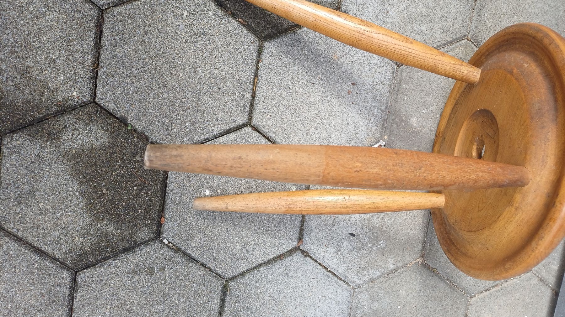 Sgabelli: Antiker Hocker – Usato da Flawil venduto da Pinkmalibu 1