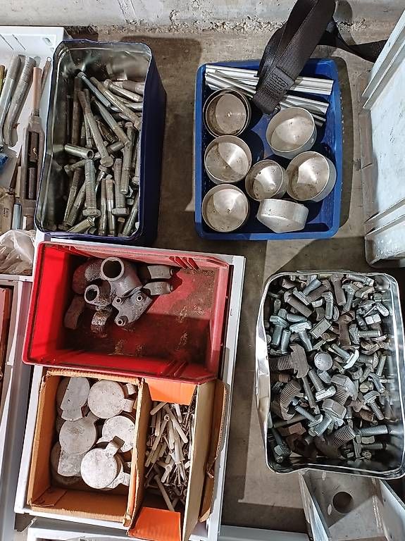 Tutti gli attrezzi: Grosser Posten Eisenwaren – Usato da Langnau b. Reiden venduto da R.port96 3