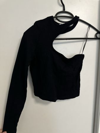 Schwarzes One-Shoulder Langarm Shirt Gr. S Bershka