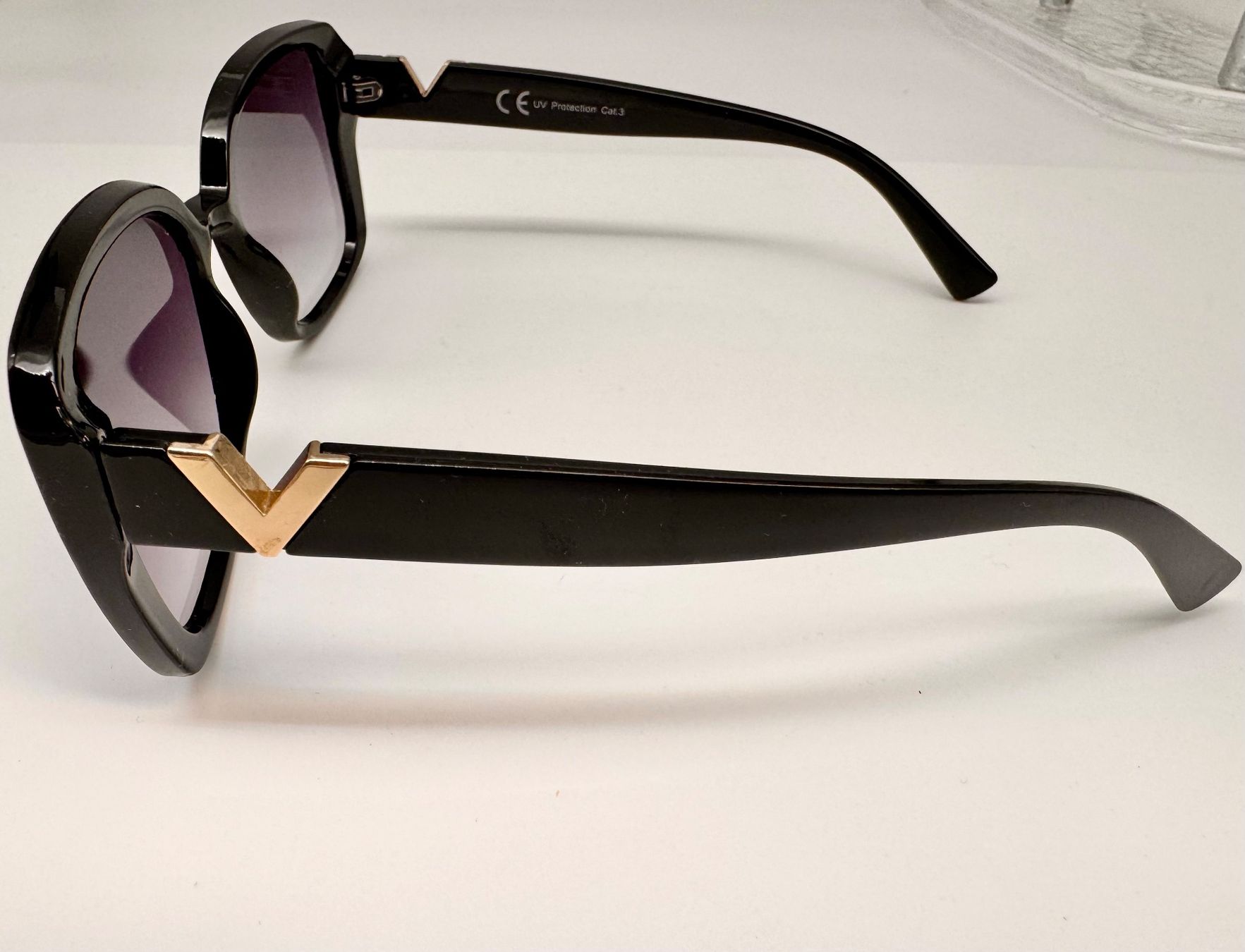 Brillen & Gläser: Damen Sonnenbrille – Gebraucht aus Hermetschwil-Staffeln von Mobile2013 1