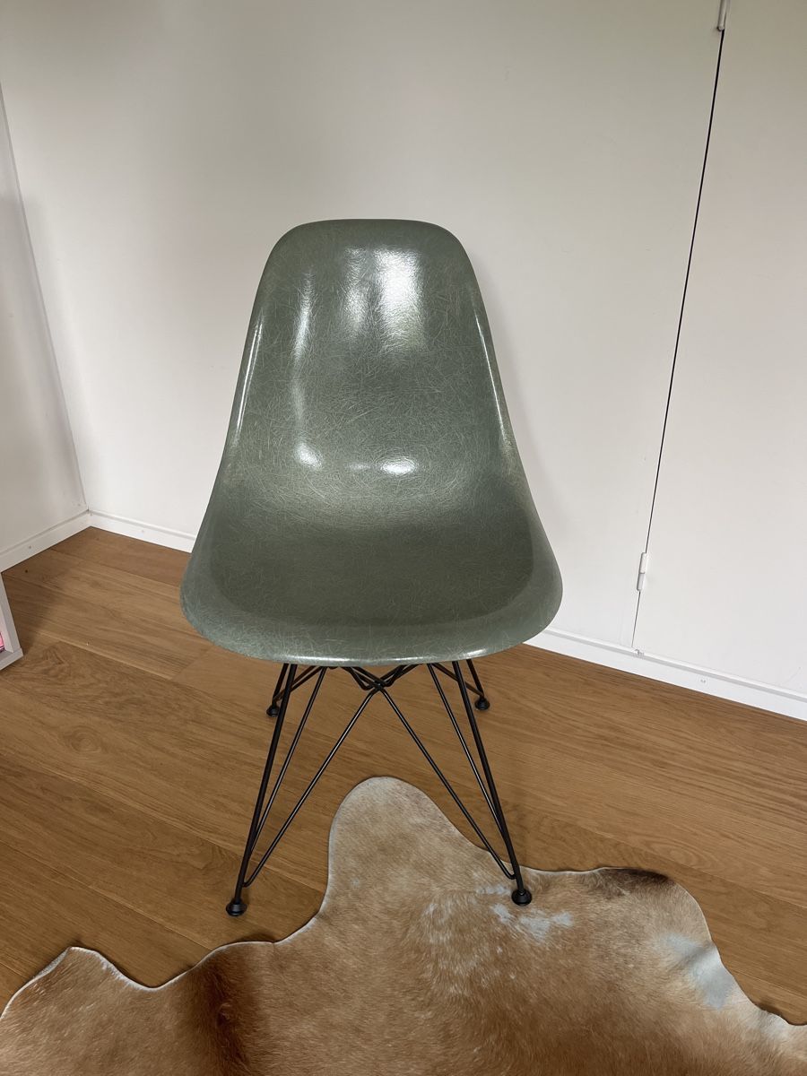 Vitra Sedie: Vitra Eames Side Chair Schale, vintage, seafoam, eiffel base – Usato da Bellach venduto da jba03