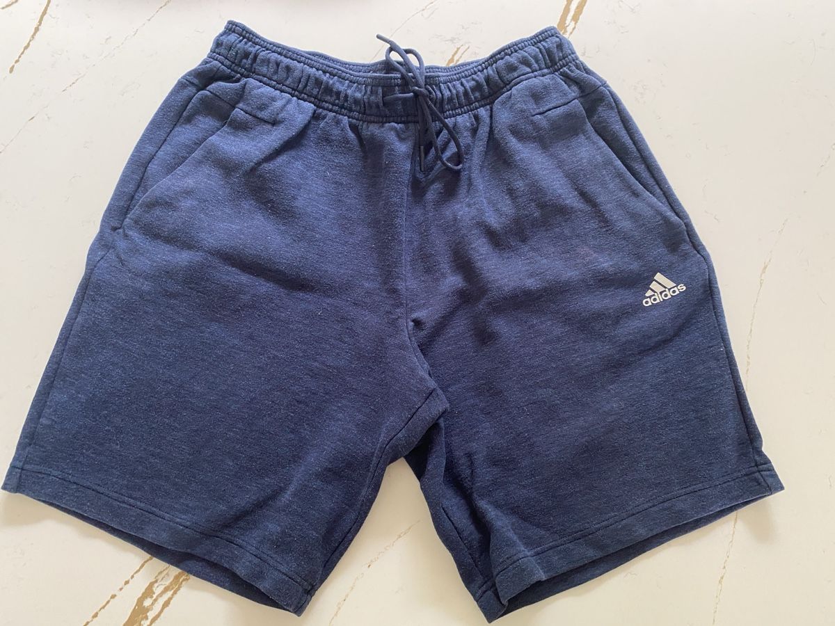 Adidas Pantalons: Adidas Shorts blau Grösse L  – D'occasion à Ittenthal par Lorinakuprecht0