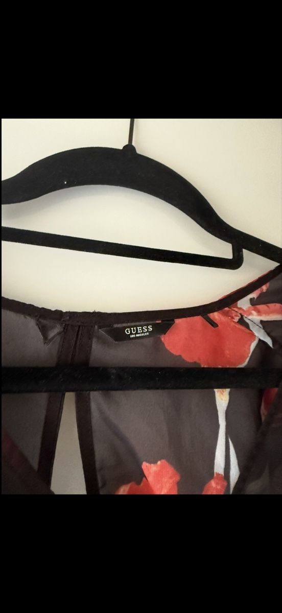 Guess Camicette: Guess Bluse 🍒 – Usato da Wil SG venduto da xrnvani 2