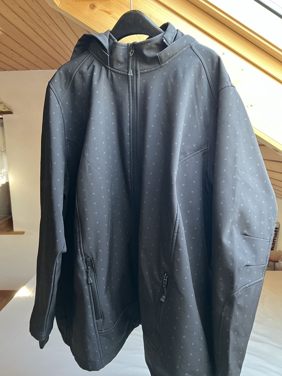 Jacken: Softshelljacke Gr. 56 schwarz gepunktet – Gebraucht aus Zeiningen von nic_2rmd